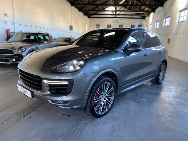 Porsche Cayenne Turbo foto 1