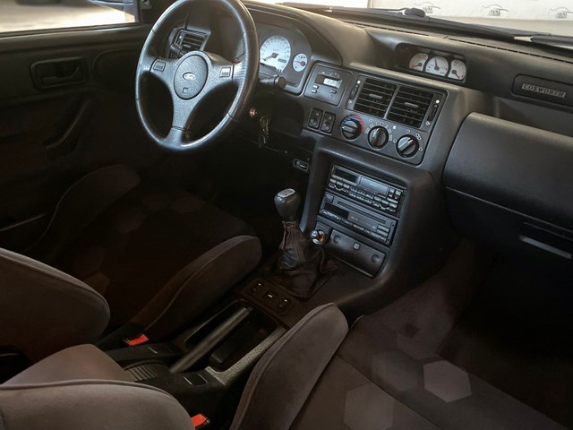 Ford Escort RS Cosworth foto 10