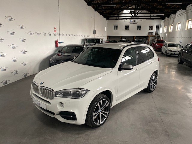 BMW X5 M50D foto 1